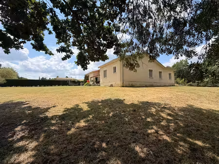 maison proche duras 6 pièces 5 chambres de 170 m2 sur grand jardin