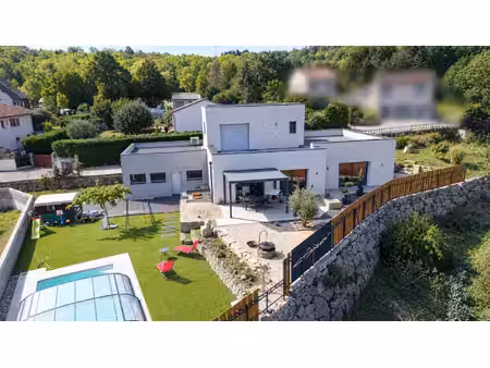 villa  145 m² hab. 1 100 m² de terrain