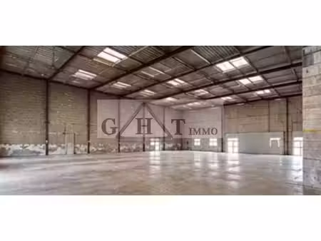 a vendre 3800 m² entrepot + bureaux a amilly