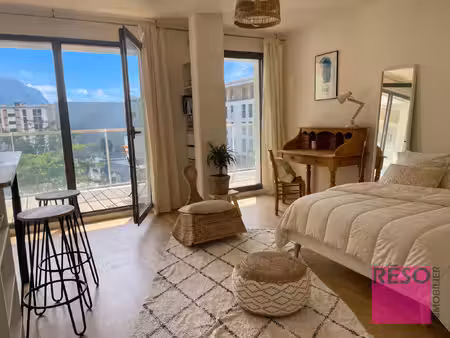 grand studio – terrasse plein sud – vue dégagée – proxim