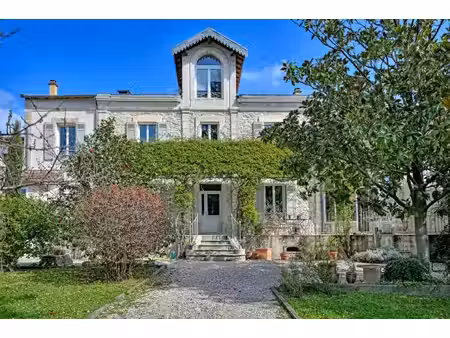 maison de caractère à proximité du centre-ville - 6 pièces - 166.96 m²