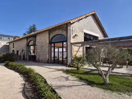 superbe grange rénovée beaux volumes et logement indépenda