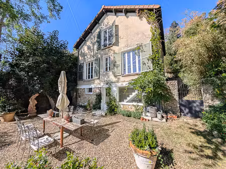 montfort-l'amaury -- maison de charme de 165 m2 au calme abso