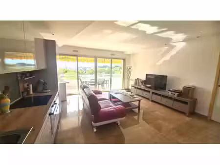 marina baie des anges - bel appartement 3/4 pièces avec terrasse et vue dégagée