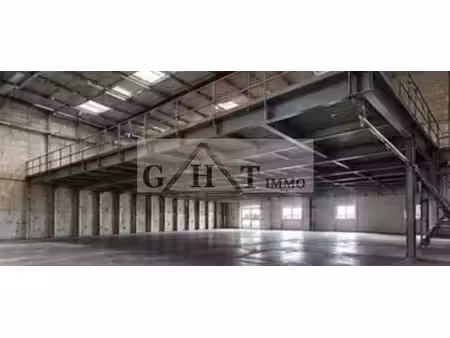a louer 3800 m² entrepot + bureaux a amilly