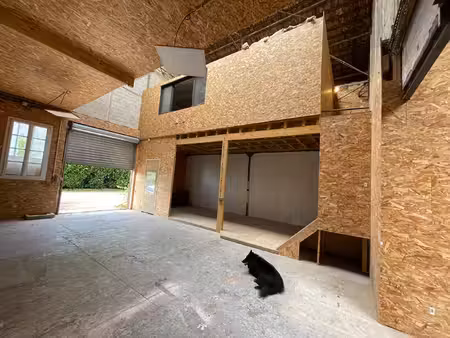 pessac proche du centre local professionnel de plus de 150m2 à louer