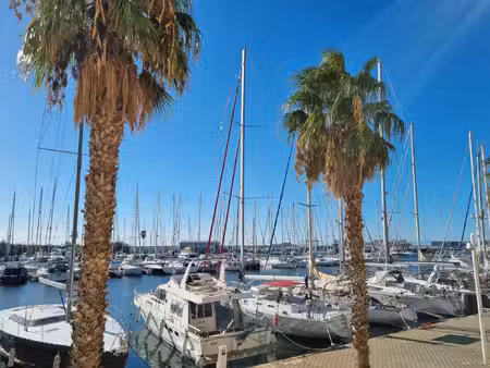 a vendre - gruissan - secteur calme - appartement tres lumin