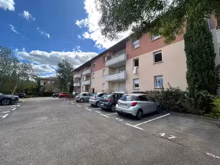 t2 avec balcon  parking et piscine cahors