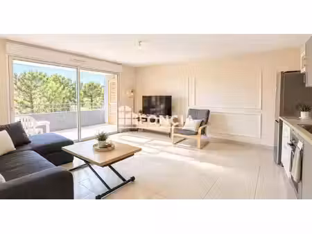 exclusivité fréjus  grand 2 pièces avec spacieuse terrasse et garage ferme