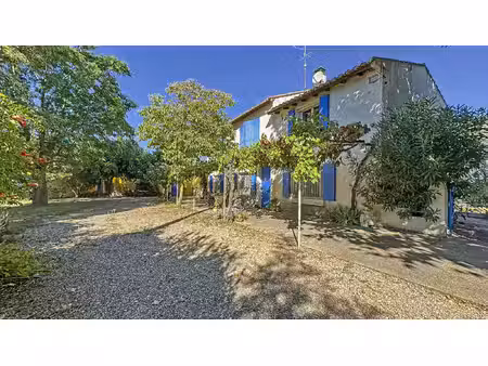 mas en campagne d'arles avec habitation familiale  deux gîtes  piscine  dépendances et gra