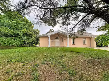 villa familiale de 203 m² sur une parcelle de 1 703 m² au domaine lacoste