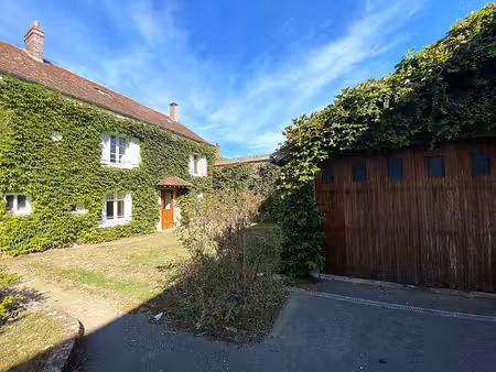 dans le bourg de magny