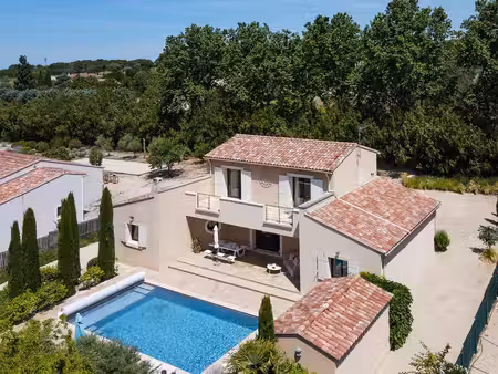 saumane-de-vaucluse – à moins d'un kilomètre du golf  une villa contemporaine prête à...