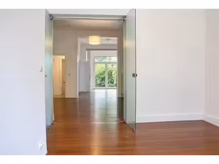 grand appartement 1 chambre avec terrasse et jardin à uccle