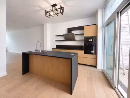 maison entièrement rénovée–4 chambres–terrasse–gare à 3 min