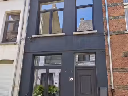maison mitoyenne avec 2 chambres et une belle terrasse