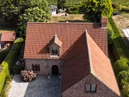 villa 4 façades très spacieuse en parfait état