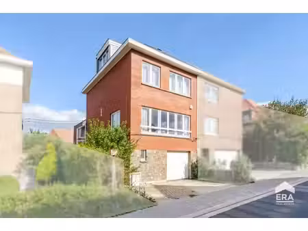 spacieuse habitation 3 façades avec garage  studio et jardin