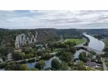 terrain à bâtir sur les hauteurs d'anhée en bordure de forêt