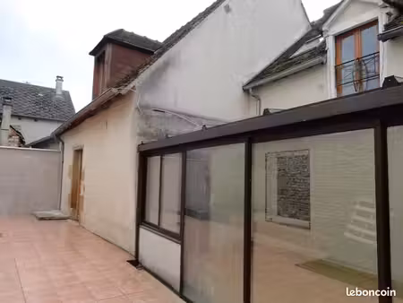 loue au centre de baugy