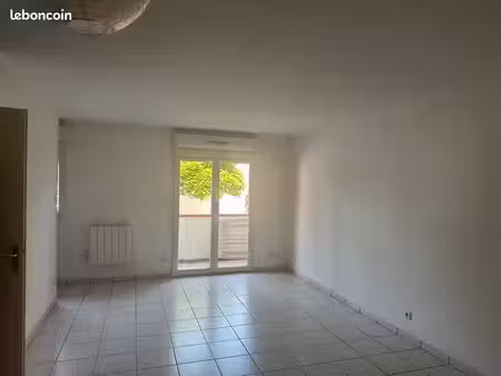t2 45 m² avec balcon et parking - lavelanet