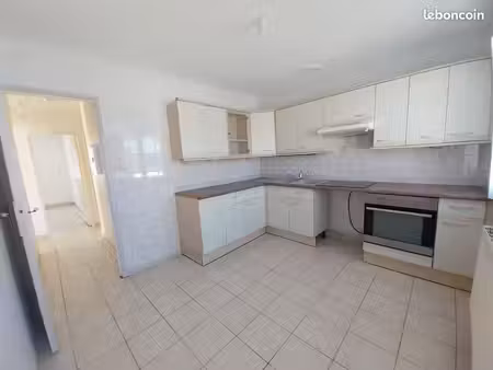 location t4 - 85 m² - villereversure
