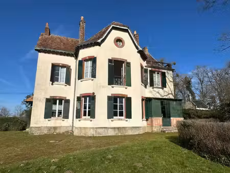 maison de maître  306 m² 12 pièces  10 chambres  parc boisé.