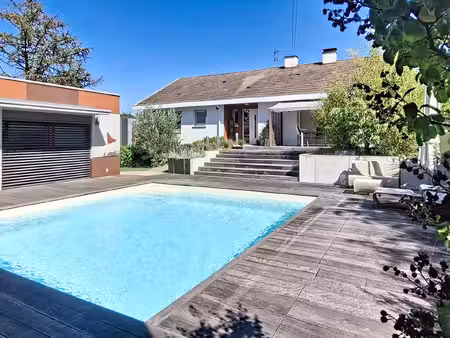 belle propriété avec dépendances sur 15.76 ares