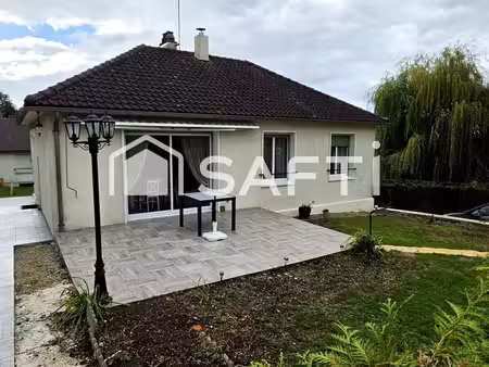 maison impeccable  prête à vivre  avec sous-sol complet à gacé