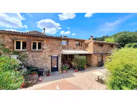 authentique bastide en pierres du xviiie siècle rénovée