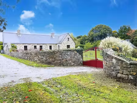 ensemble immobilier de caractère comprenant une longère  un gîte et une maison à rénover  