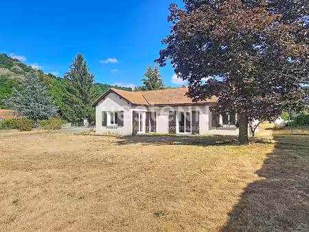exclusivite ! hameau de retournac maison plain pied sur 2000 m2 de terrain plat