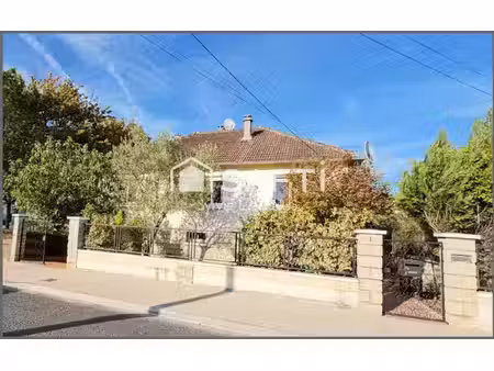 a soissons 02  jolie maison de plain pied avec 3 chambres et sous-sol total  terrain de 55