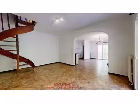 tourves – maison à rénover 151 m² – 5 chambres – garage 60 m² – terrain 1 210 m² – panneau