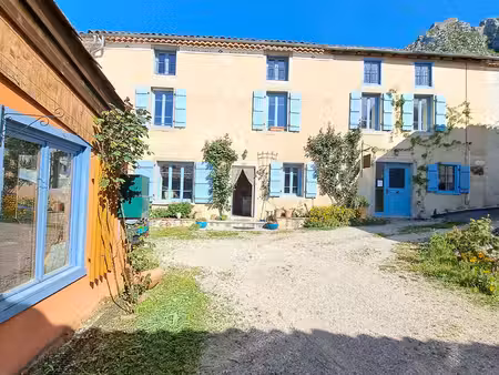 ensemble salle de reception + 4 chambres d'hotes + maison
