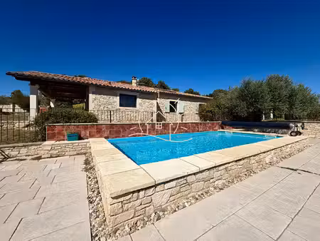 charmante villa de plain-pied avec piscine à orgnac-l'aven