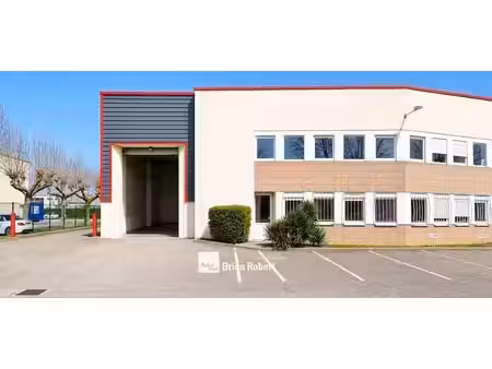 location local d’activités 374m²
