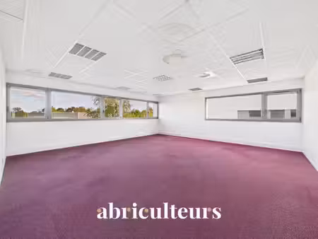 bureaux lumineux et climatisés en vente à chartres zac du parc d'archevilliers 28000