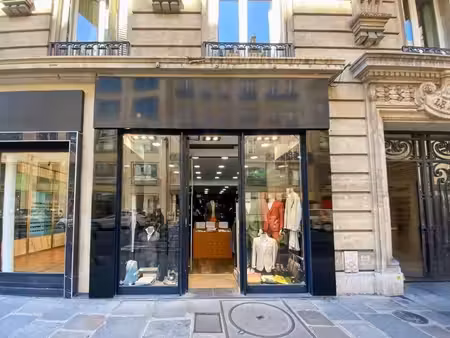 location commerce paris 75008 54m²