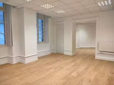 location bureaux et commerces à nantes centre ville (44000) : à louer / 183m² nantes centr