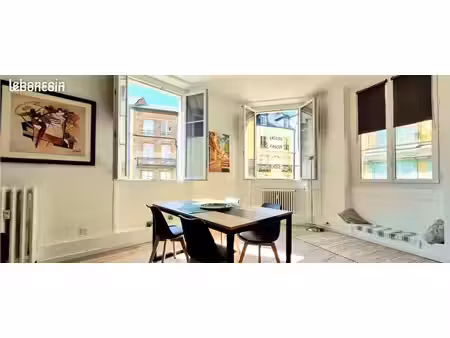 appartement fraichement rénové plein centre