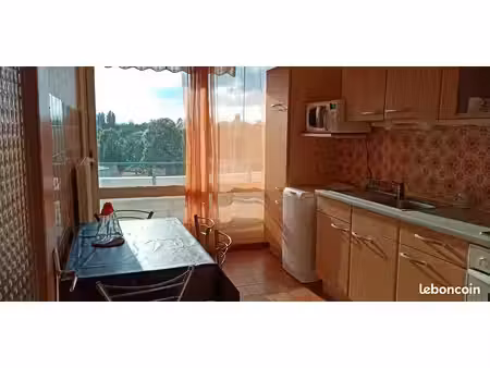 loue t3 meublé gd balcon