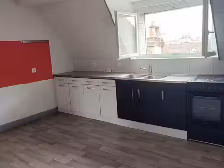 loue t2 64 m2 place du champs de mars 430e
