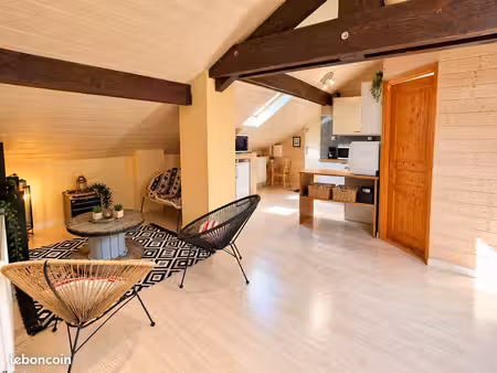 appartement meublé t3 60 m² - 2 chambres - centre de morez