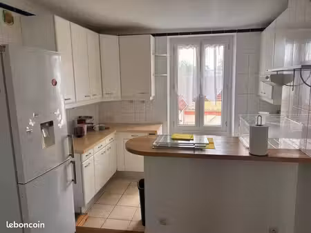 grand appartement deux pièces à louer