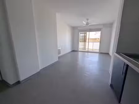 t3 de 59 m2 avec terrasse et parking privé nîmes