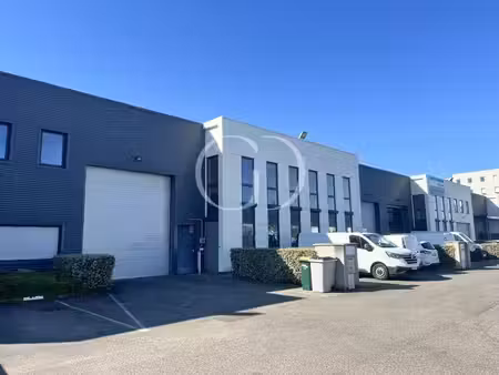 vente local d’activités 365m² à 731m²