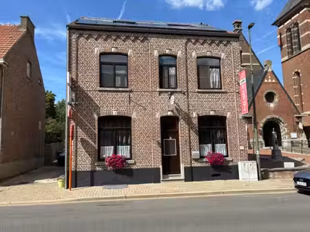 prachtig historisch handelspand met ruime woonst neerwinden