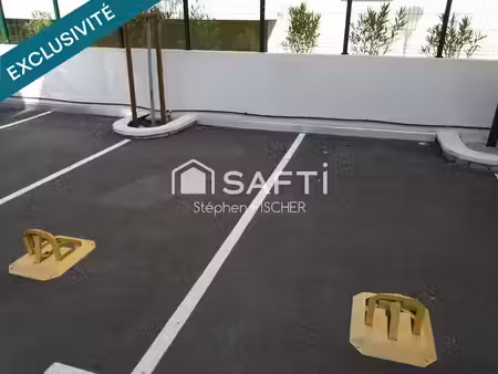 vente parking à le luc (83340)  6 700 €