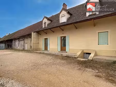 a simandre : maison 5 pièces avec nombreuses dépendances